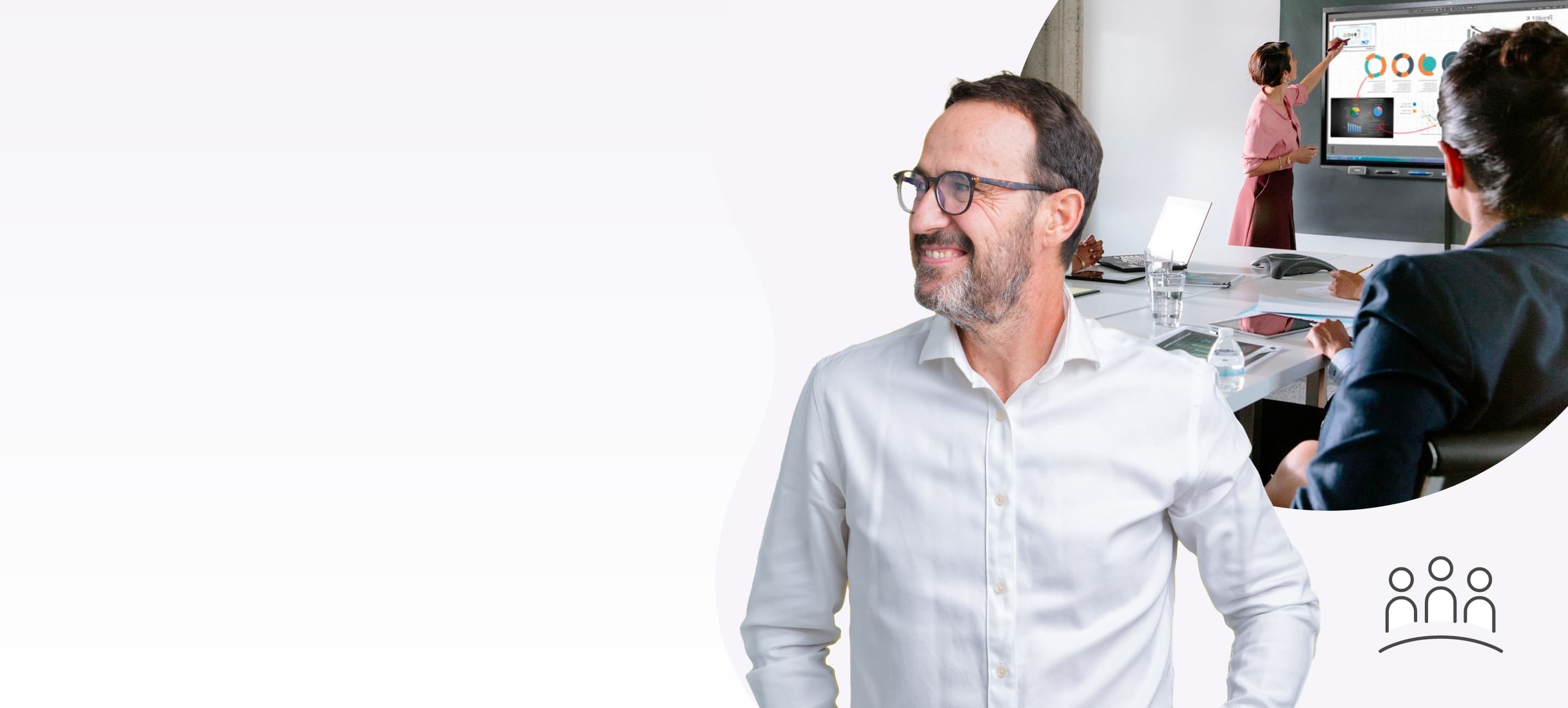 Business professionals using SMART Meeting Pro in an interactive workspace, featuring unlimited virtual collaboration.